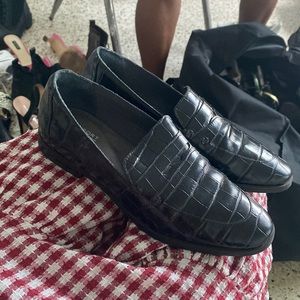 Im selling these strictly because they’re too tight in me. They’re beautiful.